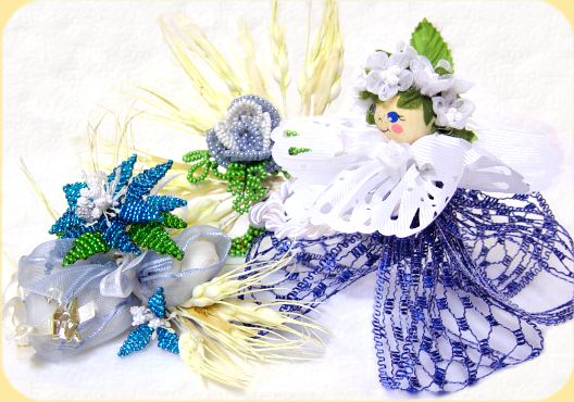 foto hobby idea bomboniere perline, elfo di nastro con bouquet fiori di perle perline