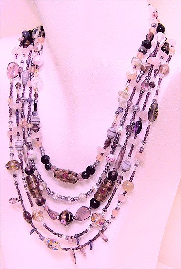 collana perline 5 fili mix forme materiali perle gocce viola ametista lilla glicine rosa tenue cristallo