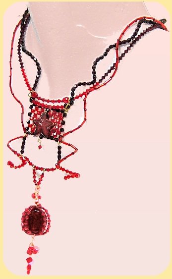 stellina collana Swarovski rosso bordeaux ciondolo pendente perla piatta foglia argento fili di perline e pivette baguettes