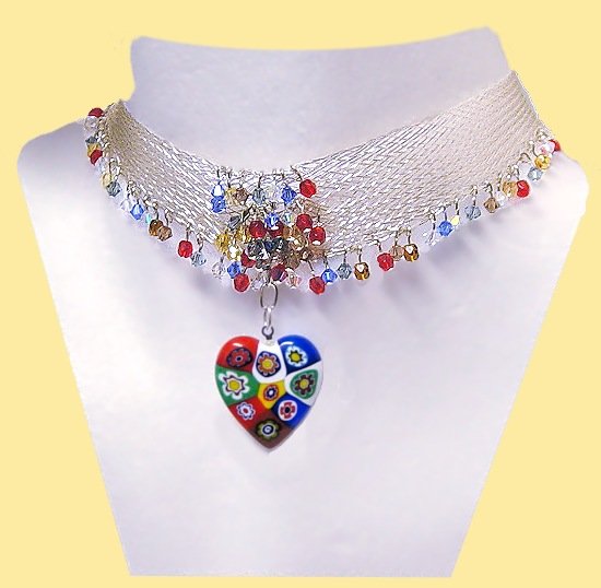 cuoricino murrine multicolori ciondolo collana uncinetto di filo argento, pendenti Swarovski e cristalli su perni chiodini spillini
