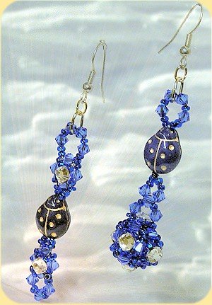 orecchini argentati - come creare gioielli fai da te con materiali da bigiotteria in blu zaffiro, perle e cristalli Swarovski