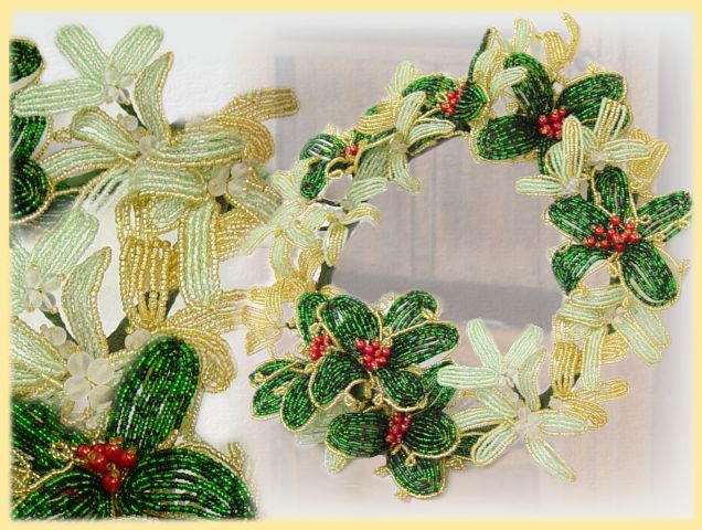 creare decorazioni di Natale con fiori in perline, perle di vetro mezzo cristallo e satinato