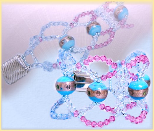 creare braccialetto ad intreccio di cristalli Swarovski e perline a lume turchese
