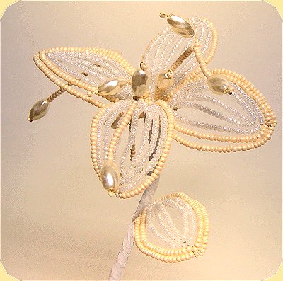 creare fiore fai da te bomboniere perline conterie albicocca bianco panna pistilli di perle perlate crema