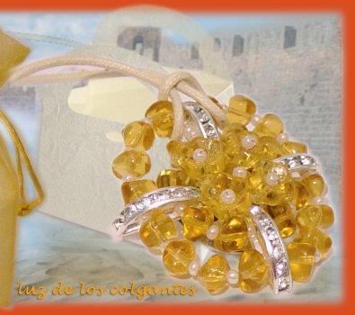 idee creare confezionare medaglioni con perle vetro collane, esempi tecniche fai da te braccialetti anelli