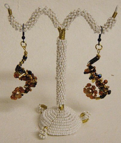 orecchini perline torchon nere ambra gialle tecnica twister per portaorecchini di perle bianche