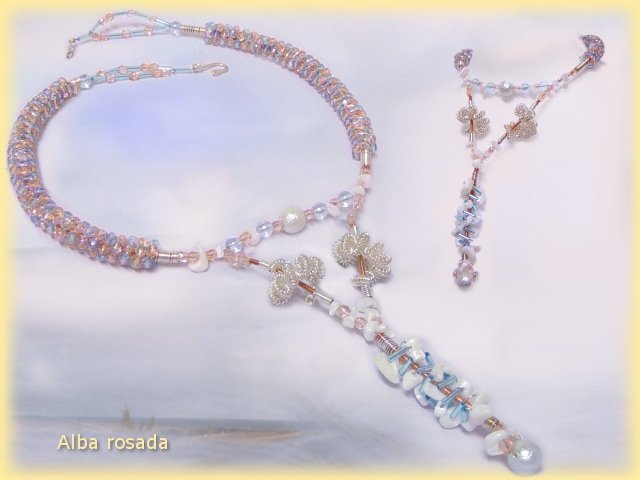 Alba Rosada fai da te collane twister molle di filo e cristalli azzurri rosa spirali di pive e conchiglie