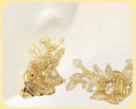 orecchini della parure di bigiotteria da sposa con perle fantasia avorio e perline cristallo miele