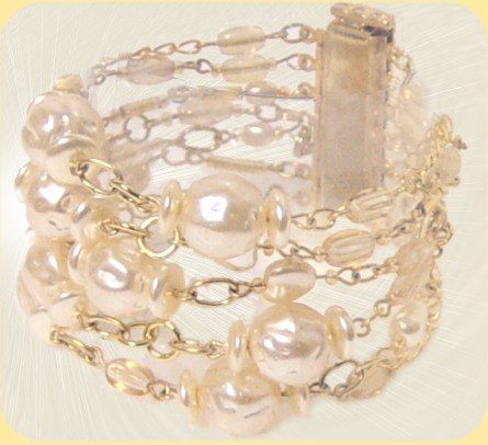 braccialetto con più fili di perle cerate e cristalli: realizzazione con la tecnica dei perni