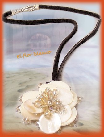 bijoux materiale effetto madreperla: collana ciondolo fiore componenti conchiglie, cristalli goccia, laccio velour