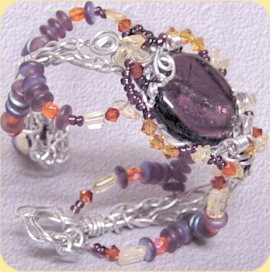 fare braccialetto di filo modellabile e perline colori assortiti del viola arancione