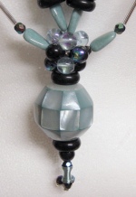 creare ciondolo centrale collana con pallina sferetta di perline nere cristallo