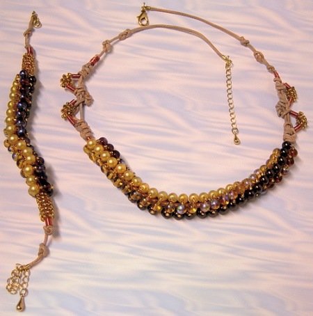 creazione collana perline ambra topazio giallo torchon su fili di pelle beige molle di filo rame e rocailles chiusura moschettone